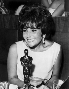 Номинирана е 5 пъти за наградите Оскар, като четири от тях са последователни: от 1958г. до 1961г. за ролите си във филмите Raintree County, Cat on a Hot Tin Roof, Suddenly, Last Summer, както и Butterfield 8, за ролята си в който печели престижната статуетка.
През 1967г. с неповторимата роля на Марта в "Кой се страхува от Вирджиния Уулф" печели за втори път. През 1993 г. й е присъдена Jean Hersholt Humanitarian Award, специалната награда за изключителни заслуги в каузата за борба с болестта СПИН.