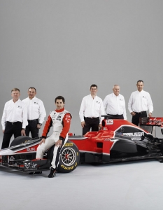 Marussia Virgin Racing. Отборът  на чудатия милиардер сър Ричард Брансън също не записа точка през  дебютния си сезон 2010, а тази година започва леко странно – в  управлението сериозно се намесва също така чудатия руснак Николай  Фоменко, президент и главен инженер на младата руска компания за спортни  коли Маруся, а през свободното си време – комик и актьор. Болидът за  тази година, създаден чрез изключително модерни технологии (по модели от  изчислителната хидрогазодинамика), ще носи означението MVR-02 и ще бъде  управляван от опитния Тимо Глок и белгийския дебютант Жером Д’Амброзио,  който миналата година беше тест-пилот на Върджин.