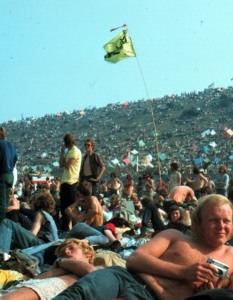 Посещаемост -  600 000
Фестивалът на остров Уайт добива популярност в края на 60-те, но абсолютният му пик е през 1970 година, когато на сцената забиват едни от най-известните изпълнители в музиката като The Doors, The Who, Free,  Chicago и Джими Хендрикс.
Логистични и технически проблеми съпътстват организаторите през цялото време и накрая фестивалът е обявен за безплатен за всички приблизително 600 хил. зрители. 