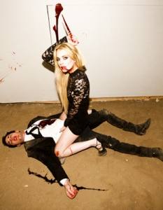 Линдзи Лоън изпи кръвта на звезда от "Дневниците на вампира" пред Тайлър Шийлдс - 5