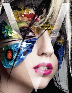Lady Gaga с три глави в новия V Magazine - 2