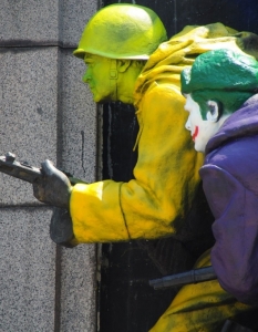 Българският Banksy освежи Паметника на Съветската армия - 6