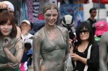 Bikini Mud Wrestling - спорт, еротика и още нещо!