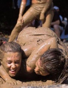 Bikini Mud Wrestling - спорт, еротика и още нещо! - 2