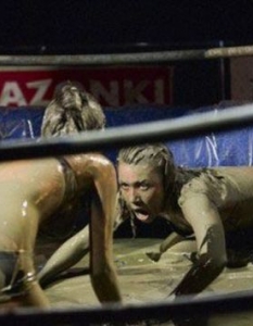 Bikini Mud Wrestling - спорт, еротика и още нещо! - 7