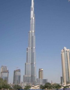 Бурдж Калифа в ДубайСъс своите 828 метра височина, първоначално нареченият Бурдж Дубай е най-високият небостъргач не само в Обединените арабски емирства, но и въобще в света. Строителството му започва през 2004 г., за да завърши шест по-късно.
За довършването му Дубай получават финансова помощ (обща стойност - 1,5 млрд. долара) от съседите от Абу Даби и оттам идва и промяната на името - Burj Khalifa, в чест на емира на Абу Даби и президент на UAE Халифа ибн Зайд Ал Нахаян.
За съжаление обаче, зданието и до днес предлага най-вече естетическа стойност - след като първоначално е обявена цена до 43 хиляди долара за квадратен метър, в следващата година търсенето рязко спада, а наемите спадат с цели 40%. До края на 2010 г. 825 от общо 900-те жилищни апартаменти в него така и си остават празни.