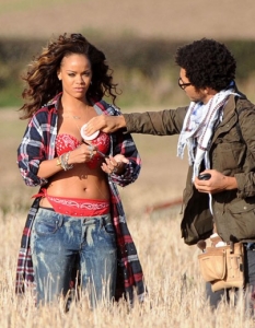 Риана на снимачната площадка на We Found Love  - 5