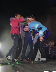 Coldplay на и зад сцената на стадион Уембли - 11
