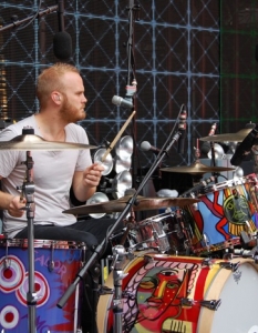 Coldplay на и зад сцената на стадион Уембли - 12