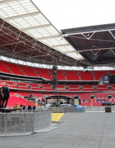 Coldplay на и зад сцената на стадион Уембли - 1