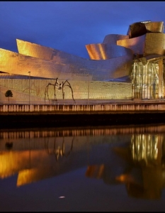 11. Guggenheim Museum (Билбао, Испания)
Каним Ви на една незабравима разходка по         света! Представяме ви някои от най-интересните, атрактивни и        причудливи  архитектурни забележителности - поредно безспорно        доказателство за  безграничното въображение и несравним талант на        хората, оставящи своята  индивидуалност и неповторима следа в редица        градове по цялото земно  кълбо.