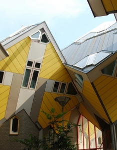 22. Cubic Houses (Kubus woningen) (Ротердам, Холандия)
Каним  Ви на една незабравима разходка по                света! Представяме ви  някои от най-интересните,  атрактивни  и             причудливи   архитектурни забележителности -  поредно   безспорно             доказателство за  безграничното  въображение и   несравним  талант  на           хората, оставящи своята   индивидуалност и    неповторима следа в    редица         градове по  цялото земно  кълбо.