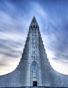 24. The Church of Hallgrimur (Рейкявик, Исландия)
Каним   Ви на една незабравима разходка  по                света! Представяме  ви  някои от най-интересните,   атрактивни  и             причудливи    архитектурни забележителности -   поредно   безспорно              доказателство за  безграничното   въображение и   несравним  талант  на            хората, оставящи своята    индивидуалност и    неповторима  следа в    редица         градове по   цялото земно  кълбо.