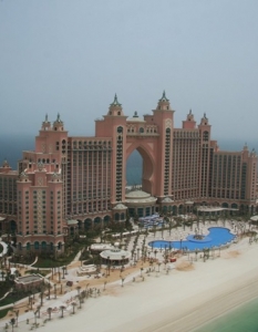 27. Hotel Atlantis The Palm (Дубай, Обединени арабски емирства)
Каним   Ви на една незабравима разходка     по                света! Представяме  ви  някои от най-интересните,      атрактивни  и             причудливи    архитектурни забележителности  -     поредно   безспорно              доказателство за  безграничното      въображение и   несравним  талант  на            хората, оставящи  своята      индивидуалност и    неповторима  следа в    редица          градове   по   цялото земно  кълбо.