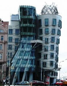 37. Dancing Building (Прага, Чехия)
Каним Ви на една незабравима разходка по                  света! Представяме ви някои от най-интересните,    атрактивни  и             причудливи  архитектурни забележителности -    поредно   безспорно            доказателство за  безграничното    въображение и   несравним  талант  на          хората, оставящи своята     индивидуалност и    неповторима следа в   редица         градове по    цялото земно  кълбо.