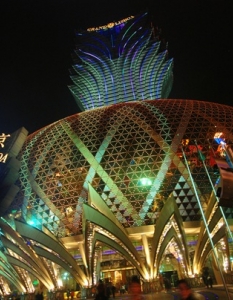 47. Grand Lisboa (Макао, Китай)
Каним Ви на една незабравима разходка по                   света! Представяме ви някои от най-интересните,     атрактивни  и             причудливи  архитектурни забележителности -     поредно   безспорно            доказателство за  безграничното     въображение и   несравним  талант  на          хората, оставящи своята      индивидуалност и    неповторима следа в   редица         градове по     цялото земно  кълбо.