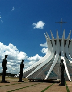 5. Cathedral of Brasilia (Бразилия, Бразилия)
Каним Ви на една незабравима разходка по    света! Представяме ви някои от най-интересните, атрактивни и   причудливи  архитектурни забележителности - поредно безспорно   доказателство за  безграничното въображение и несравним талант на   хората, оставящи своята  индивидуалност и неповторима следа в редица   градове по цялото земно  кълбо.