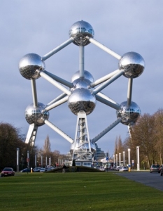 7. Atomium (Брюксел, Белгия)
Каним Ви на една незабравима разходка по      света! Представяме ви някои от най-интересните, атрактивни и     причудливи  архитектурни забележителности - поредно безспорно     доказателство за  безграничното въображение и несравним талант на     хората, оставящи своята  индивидуалност и неповторима следа в редица     градове по цялото земно  кълбо.
 