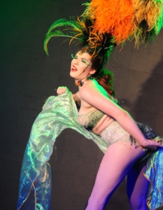 Sofia Burlesque Revue
Вече няколко пъти трупата Neo Retro на Lady Flo радва българската публика със своите спектакли, съчетаващи кабаре, танц, вокални изпълнения, музика, ефектни костюми и еротика в типично по френски стилен, закачлив и изтънчен спектакъл с над 150-годишна история. Честно, на всяка тяхна проява все повече кавалери мигновено проговарят френски, щом съблазнителните бурлески изпълнят въздуха около тях с бляскавото си женствено присъствие...