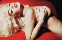 Линдзи Лоън гола в Playboy