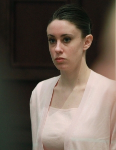 No. 4 - Кейси Антъни (Casey Anthony)... която бе съдена за убийството на двегодишното си дете, но оправдана и пусната на свобода поради липсата на доказателствен материал. Процесът бе водеща новина в американската преса, но отзвукът от нея достигна до всички краища на света. Най-търсена в Google Кейси Антъни е в седмицата на 3 юли 2011 година.