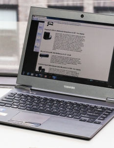 Toshiba Satellite Z830 - 4