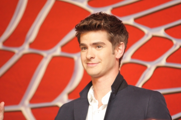 Андрю Гарфийлд (Andrew Garfield)
След като доскоро киноманите можеха да го разпознаят единствено във второстепенна роля в последния филм на Хийт Леджър – The Imaginarium of doctor Parnassus, то 2011 година се оказа "годината на Андрю Гарфийлд". 
 Пробивайки в тандем с Джеси Айзенбърг в хитовия "Социалната мрежа" на Дейвид Финчър (за изпълнението си бе номиниран за "Златен глобус"), той получи покана да се превъплъти в персонаж, за който малцина биха могли дори и да мечтаят – човека-паяк Спайдърмен във възродената superhero поредица.
 С добрите новини обаче идва и отговорността - не само в сравнението с вече доказания Тоби Магуайър, който доскоро изпълняваше въпросната роля, но и заради факта, че сега екипът ще трябва да се бори с цифрите, наредили оригиналната поредица сред най-печелившите въобще в историята на киното. 