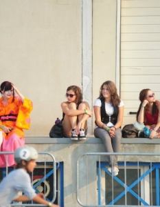 ON! Fest (4G)
ON! Fest (4G) определено е най-силното и адекватно включване в  българския фестивален живот за 2011 година. Младежки фестивал с изключително  разнообразна програма, разделена по модули, която се проведе в рамките  на 3 дни на огромната площ от 7000 кв. м. в Интер Експо Център. Графити,  градски спортове, хип-хоп и модерни танци, гейминг, японска култура и  аниме, гейминг, както и първата Game Dev конференция за разработка на  компютърни игри. Музикалните модули на фестивала пък срещнаха публиката с  над 10 нови и утвърдени български групи и диджеи, Napalm Death и  Therapy? в метъл вечерта и Borgore, Roni Size и DJ Fresh на HMSU  Класика.