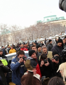 Голите активистки от "ФЕМЕН" на протест срещу домашното насилие в София - 71