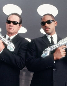 "Мъже в черно 3" (Men in Black 3)
 Извънземните ни нападат през месец на голям екран, но едно винаги е ясно - никога нямат шанс срещу Уил Смит и Томи Лий Джоунс. В дългоочакваната трета част на хитовата sci-fi поредица, действието се развива едновременно в наши дни и през 60-те години на миналия век. 
В центъра на сюжета отново е агент Джей (Уил Смит), който се връща назад във времето с една-единствена цел: да опази живота на младия агент Кей, който се е превърнал в мишена на безмилостния мегаломан Борис, като по този начин запази живота му в настоящето. 
Освен, че се изправя срещу много по-силни противници, Джей открива, и че цялата планета Земя е застрашена от мащабно катастрофално събитие. Двамата отново са на ход.
 Световна премиера: 20 май 2012
 