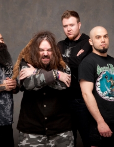 Soulfly
Сформирана през 1997 година от Max Cavalera (основател и бивш фронтмен на траш метъл иконите Sepultura), Soulfly е сред най-новаторските и разнообразни съвременни метъл банди. Музикантите имат зад гърба си осем албума, като последният им студиен проект - Enslaved, излезе в началото на март 2012 година. Първоначално Soulfly свирят предимно нео-метъл със силно изразенo бразилско трайбъл влияние, но постепенно се насочват към по-тежкo и ектремно звучене. С всеки изминал албум, групата става все по-брутална, а на живо са една идеално смазана бойна метъл машина. Soulfly ще забият на Loud Festival 2012 на 3 юни (неделя) в парка на Летище София (до Терминал 2).