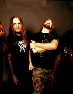 MeshuggahЗа феновете си Meshuggah е най-зверската и ненормална банда в света. Шведите са известни в метъл средите с комплексната си музика, съчетаваща умопомрачителна техничност, math rock елементи, странното темпо на експерименталния джаз и бруталността на траш метъла. Сформирана през 1987 година, групата не спира да разбива границите на представите ни за метъл музика със своите седем албума, редица EP-та, компилации и уникални лайв изпълнения. На 23 март 2012 година шведската петорка ще издаде осмия си студиен проект, озаглавен Koloss. На Loud Festival 2012 Meshuggah ще забият на 3 юни (неделя) в парка на Летище София (до Терминал 2).