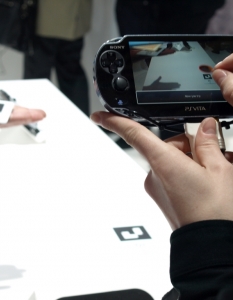 Sony PS Vita също отбеляза присъствие на Mobile World Congress 2012 в Барселона, като новата конзола на японския гигант е на прага и на официалната си премиера по магазините в България.