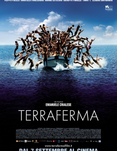 "Твърда земя" (Terraferma)Италия-Франция, 2011, 88 мин.Определяният за достоен наследник на италианския неореализъм Емануеле Криалезе, познат ни от "Нов свят" (Nuovomondo), отново изследва темата за имиграцията. Този път в различна перспектива и в по-съвременен контекст. 
Филмът разказва за вдовицата Джулиета, която живее скромно със сина си Филипо и свекъра си Ернесто на малък остров близо до Сицилия. Икономическата ситуация принуждава семейството да се откаже от риболовното си препитание и да превърне дома си в подслон за туристи. 
"Твърда земя" спечели награда на журито във Венеция през 2011 г.