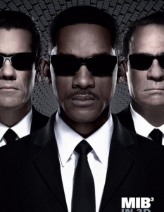 Men In Black III (Мъже в черно 3)
Изминаха 15 години от първата част за тайните агенти, борещи се с извънземни. Въпреки че пожъна голям успех, то продължението й не достигна очакваното ниво. Така летвата пред Уил Смит и Томи Лий Джоунс се вдигна доста за третата серия. 
Този път агент Джей (Уил Смит) пътува назад във времето, за да спаси своя приятел - агент Кей (Томи Лий Джоунс), от извънземните и така да промени историята.