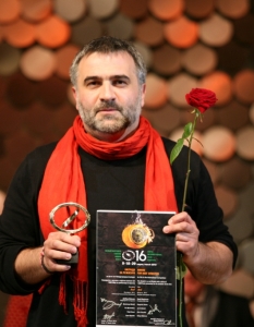 Константин Божанов ("Аве") с наградата за "Най-добър режисьор".