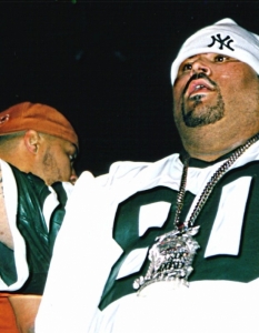 Big Pun
Big Pun или Big Punnisher е от пуерторикански произход, а истинското му име е Christopher Lee Rios. Работи с Fat Joe, като двамата са членове на групата Terror Squad, която включва още Cuban Link, Triple Seis, Armageddon и Prospect. В този състав момчетата издават The Album през 1999 г. Соловите албуми на Big Pun са два - Capital Punishment (1998) и Yeeeah Baby (2000). През 2001 г. излиза и Endangered Species, но Christopher вече не е сред живите, след като на 7 февруари 2000 г. умира от сърдечен удар, причинен от свръхнаднорменото тегло на рапъра.