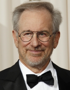 Стивън Спилбърг (Steven Spielberg) 
Стивън Спилбърг е може би най-известният и успешен режисьор сред плеядата от легендарни имена в бранша изобщо. 
Много малко от тях могат да се похвалят с такава гъвкавост - създал класики в почти всички жанрове, Стивън Спилбърг е на върха през 80-те и най-вече 90-те, но и до ден днешен е сред тези, пред чийто талант се покланяме (независимо дали заради "Индиана Джоунс", Е.Т или което да е от всичките му култови заглавия). 
Без значение дали сте му фенове заради военните саги и драмите или фантастичните и приключенски ленти, той винаги успява да сътвори не само големи блокбъстъри, а и интелигентни филми, всеки от които очакваме с традиционно голямо нетърпение.