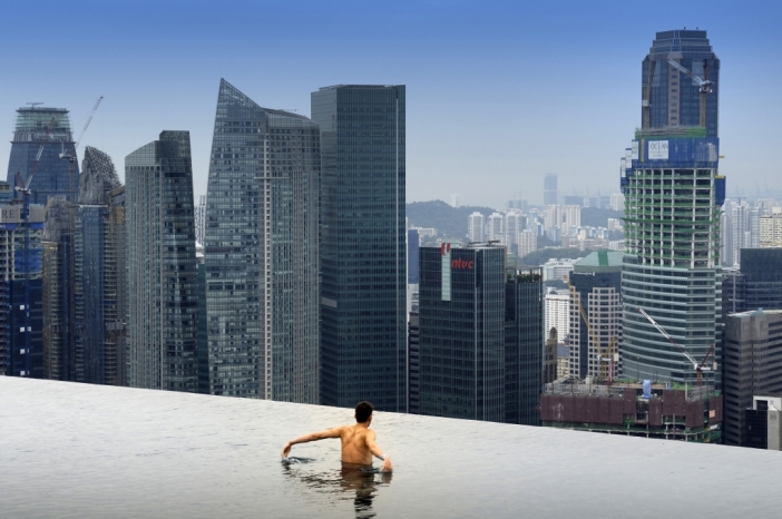 В Сингапур има басейн в небето - SkyPark в Marina Bay Sands