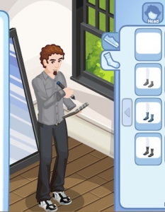 The Sims Social
Facebook версията на хитовата екзистенциална симулация - The Sims, бе обявена по време на 2011 E3 и направи своята премиера през август същата година. В следващите няколко месеца The Sims Social стана една от най-популярните игри във Facebook.
