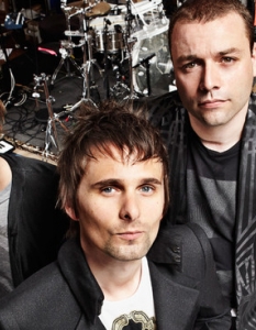 10. Muse – TBA – октомври 2012
"Искаме да направим нещо радикално различно", казва басистът на Muse - Крис Уолстенхоум (Christopher Wolstenholme), относно шестия албум на рок триото. На тази снимка Мат Белами (Matt Bellamy) и компания са в студиото им в Лос Анджелис по време на записите.