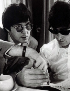 9. Идилията на Джон и Пол
 Албумът на Beatles A Hard Day’s Night е единственият албум на групата, който съдържа песни само на Джон Ленън (John Lennon) и Пол Маккартни (Paul McCartney). 