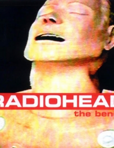 4. Какво прави Том Йорк с децата, които вдигат шум?
В началото на песента The Bends (1995), от едноименния втори албум на Radiohead, се чува шум от група деца, участващи в парад на улицата пред хотела на Radiohead. Том Йорк излиза навън и записва глъчката, която впоследствие включва като интро на албума.