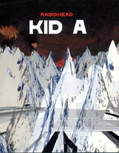 9. Kid A - не толкова "велик" през 2000 г.
Днес албумът Kid A е смятан за основополагащ шедьовър в съвременната музика, но през 2000 г. критиката бе на съвсем различно мнение. Марк Бумо от Melody Maker даде на новоизлезлия запис оценка от 1.5 от 5, наричайки го "бомбастичен, показен, самодоволен и израз на вижте-ме-какъв съм перко боклук".
