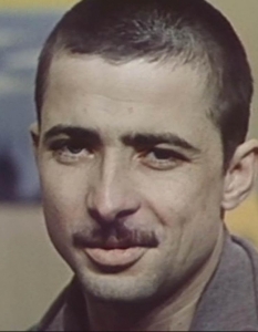 "Авантаж""Авантаж" е един от най-награждаваните български филми. Лентата е отличена с награда "Сребърна мечка" на Международния филмов фестива в Берлин през 1978 г. Режисьор на "Авантаж" е Георги Дюлгеров, а в главната роля е Руси Чанев. 