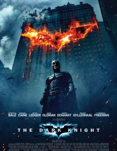 The Dark Knight (Черният рицар)
С вече стабилна основа, каквато беше Batman Begins (Батман: Началото), за продължението The Dark Knight (Черният рицар) имаше две възможности – да стане посредствена лента, обречена на забрава, или да надмине предшественика си и да се превърне в една от най-добрите продукции, базирана на комикс.
Белязана от смъртта на брилянтния Хийт Леджър (Heath Ledger), лентата доби още по-голяма популярност и се изкачи една класа над всички останали комиксови адаптации, а ролята на Джокера, изигран от Хийт, стана иконична за много хора, дори по-добра от тази на незабравимия Бъртънов Джокер от 1989 г., в който се превъплъти Джак Никълсън (Jack Nicholson).