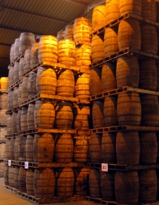 Стотици хиляди литра уиски Bushmills отлежават, преди да поемат към различни дестинации по света.