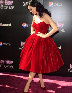 Американската поп звезда Katy Perry на премиерата на филма Katy Perry: Part Of Me на 26 юни в Лос Анджелис.
