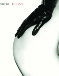 2. The Strokes – Is This It (2001)
Дебютният студиен албум на американската инди рок група The Strokes, издаден през юли 2001 година, връща звученето на седемдесетарския гаражен рок отново на мода. Is This It се счита за основополагащ за бъдещето на алтернативната музика, според критиката.