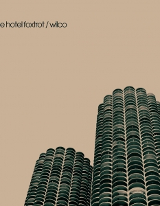 3. Wilco – Yankee Hotel Foxtrot (2002)
Четвъртият албум на чикагската банда Wilco е най-комерсиалният в дискографията им с над 500,000 продадени копия само в САЩ. Това е и последният им запис с основния им текстописец - Jay Bennett.